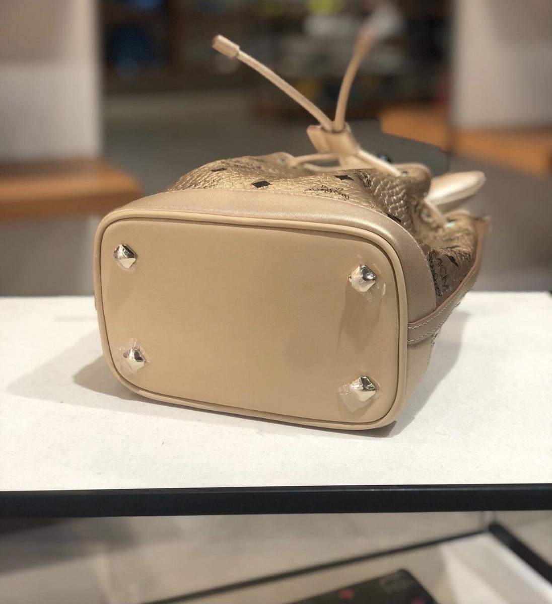 MCM★素敵!Rabbit Berlin Gold Drawstring Cross body Bag AUTHENTIC MCM Rabbit Berlin Gold Drawstring Cross body Bag