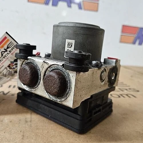 Chevrolet Silverado 1500 2014-2015 ABS conjunto de módulo de bomba de freno antibloqueo OEM Foto 2 de 4