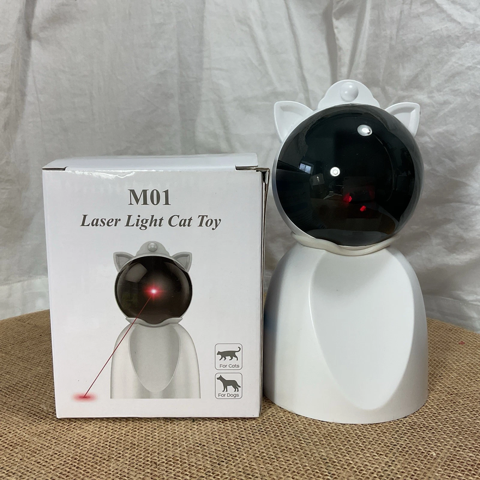 M01 LASER LIGHT CAT/DOG TOY - NEW & RECHARGEABLE
