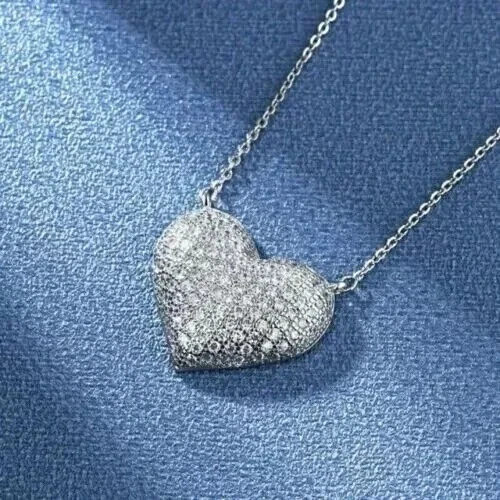 Colgante de corazón de diamante creado en laboratorio de corte redondo de 2 quilates enchapado en oro blanco de 14 quilates Foto 4 de 4