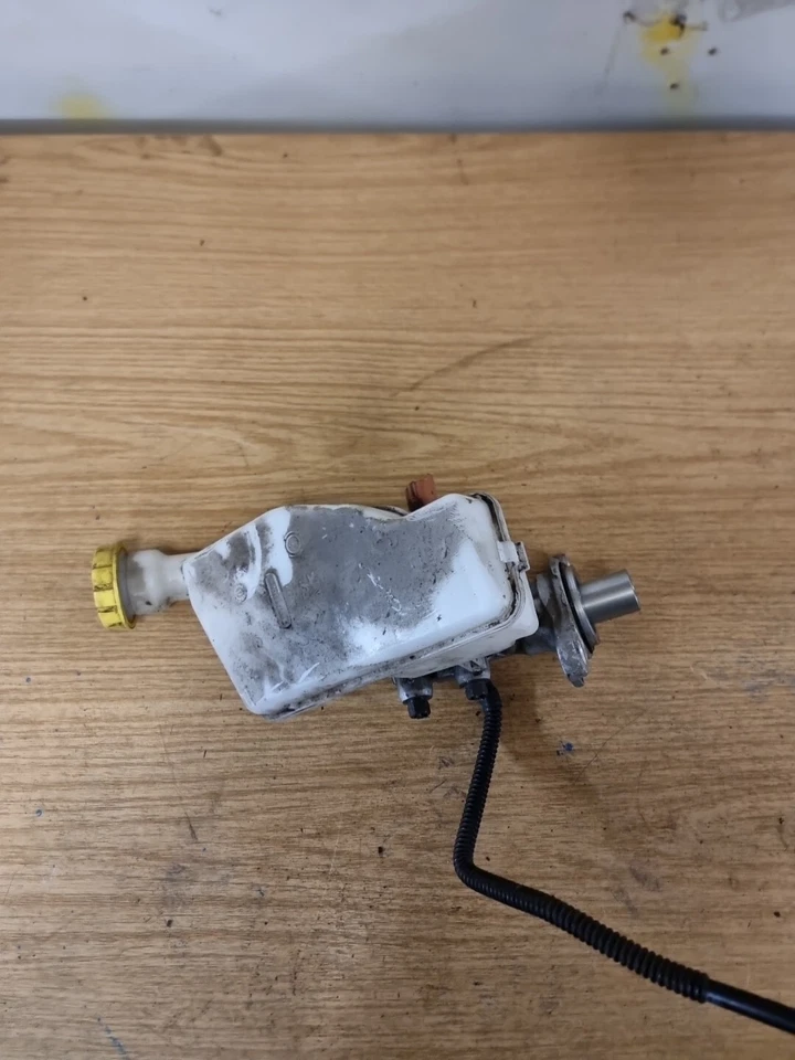 Peugeot 208 GT LINE 2016 1,6 HDI 5 velocidades manual freno cilindro maestro 32069745 Foto 2 de 4