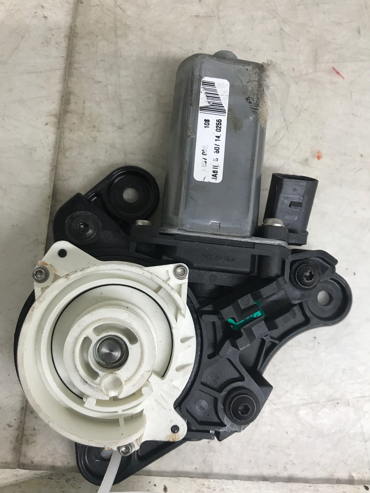 2013 - 2019 BENTLEY FLYING SPUR FRONT LEFT DOOR CLOSE ASSIST ACTUATOR MOTOR OEM