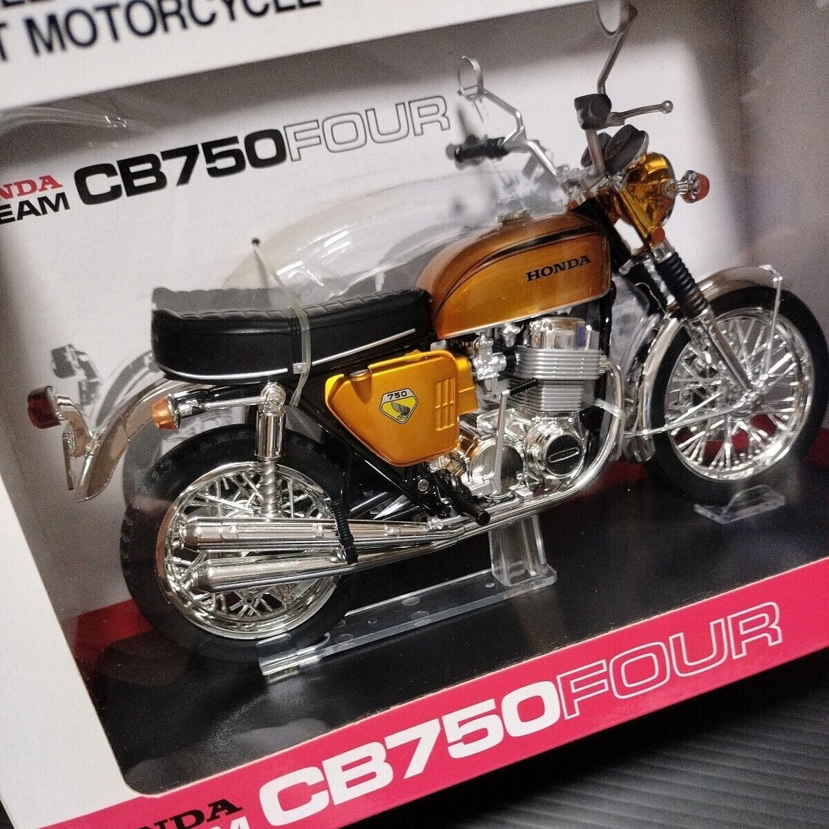 Aoshima 1/12 Honda CB750 FOUR K0 Candy Gold Motorcycle Aoshima 1/12 Honda CB750 FOUR K0 Candy Gold Motorcycle