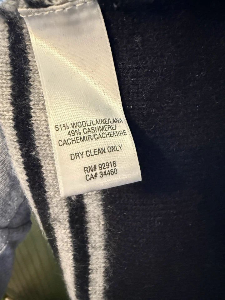 Vestido suéter de cachemir pequeño Juicy Couture Foto 3 de 3