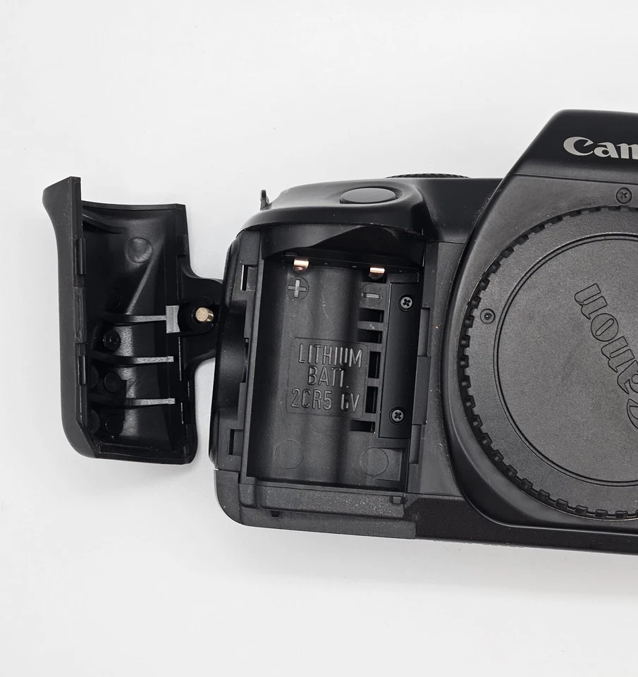 Cuerpo de cámara réflex Canon EOS 850 35mm vintage probado para trabajar mecánicamente Foto 3 de 4