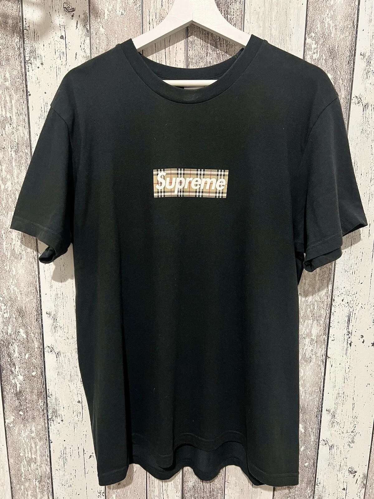 T shirt noir Supreme X Burberry taille M boîte logo unisexe régulier fabriqué aux États Unis ss22