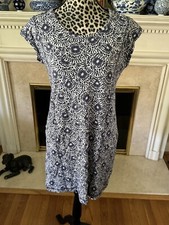 T by Talbots Shift Dress Small Petite Blue Geo Activewear Dress Back Cut Out GG