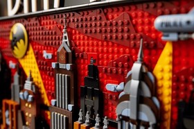 LEGO 76271 Batman The Animated Series Gotham City Skyline Diorama Art DC Comics