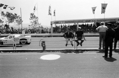 Phil Hill Hap Sharp Chaparral 2F Chevrolet pass the pit lane 1967 Old Photo