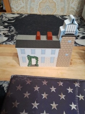 The Cats Meow White Head Lighthouse  2000 Collectors Club House