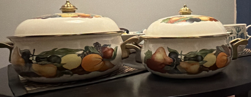 Regency Club Round Fruit Motif Casserole Pans with Lids, Two-Piece Set