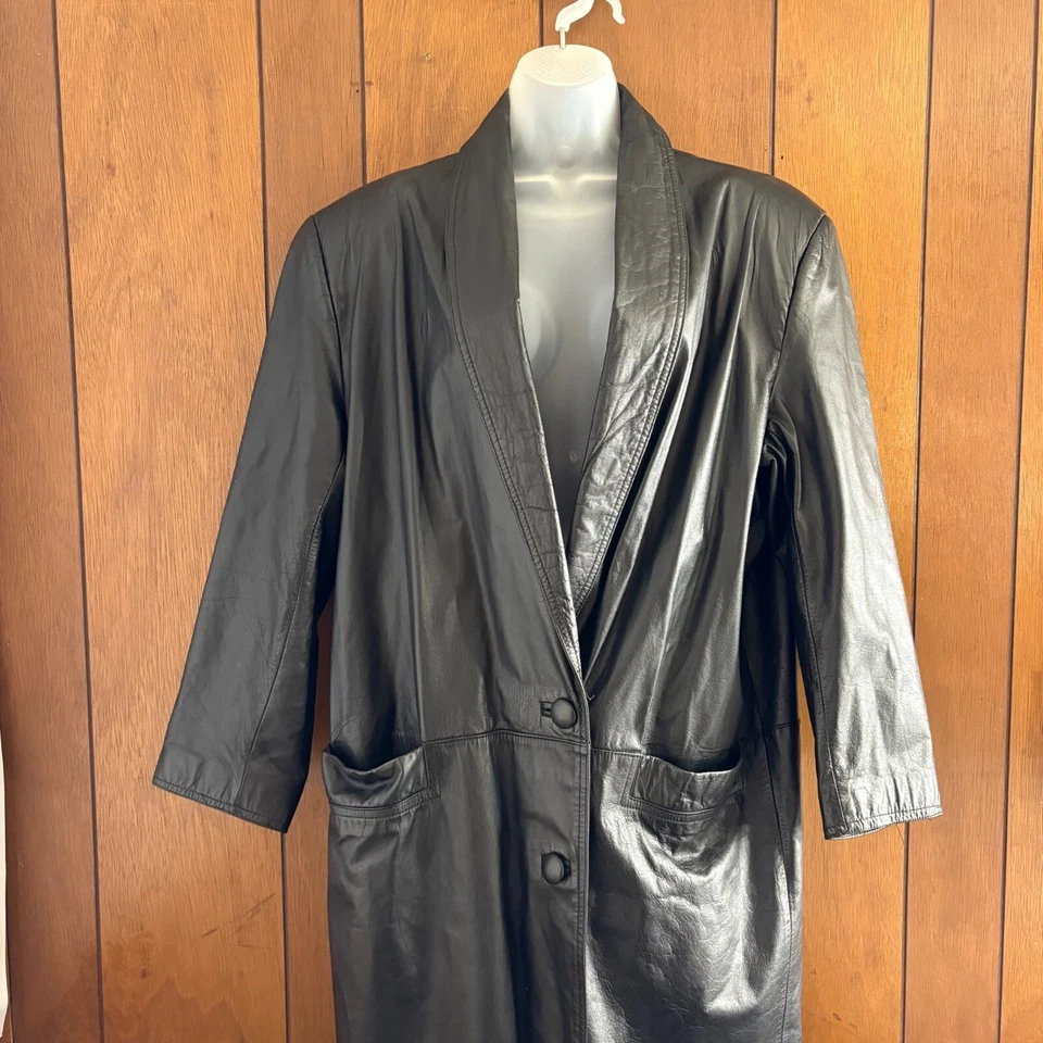 Abrigo de Colección G-iii Global Identity Para Mujer Grande Cuero Negro Trench Matrix Gótico Foto 2 de 4
