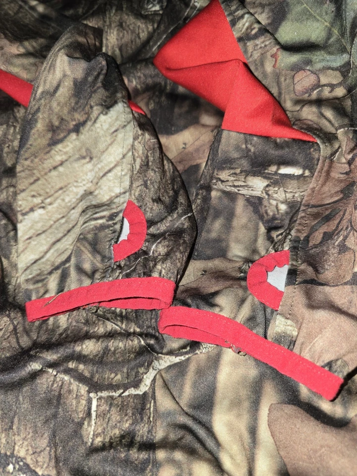 Men's XL Realtree Camo Long Sleeve Shirt w/ Thumb Holes Red Accents  - Image 4 of 4