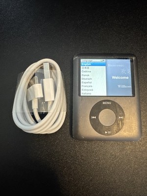 Apple iPod nano 3rd Generation Black (8 GB) Bundle - See Pictures