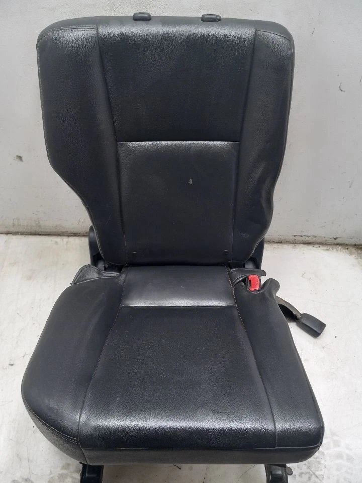 Toyota RAV4 XLE 2013 asiento trasero de cuero lado del pasajero  Foto 2 de 4