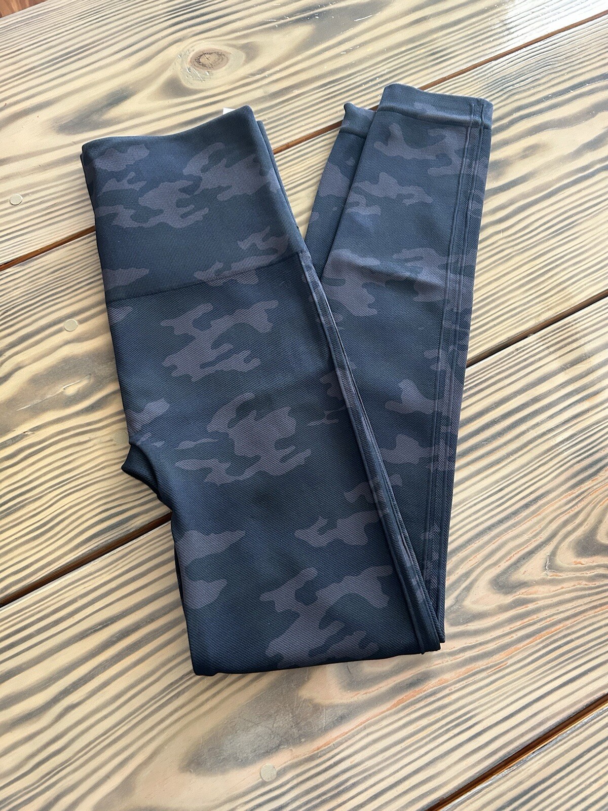 Leggings SPANX camouflage size medium NWT cropped-image