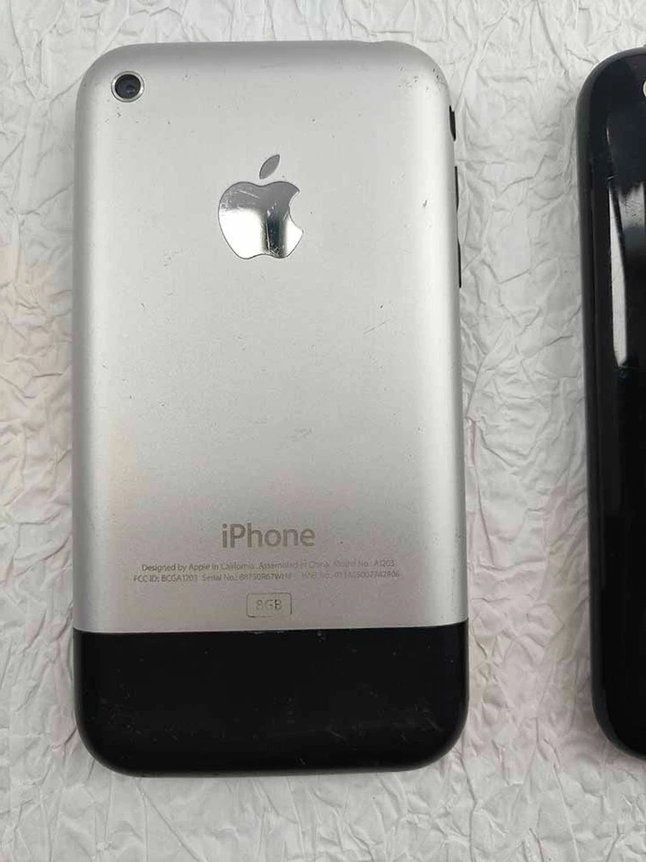 Teléfono móvil desbloqueado 3 piezas Apple iPhone 2G 3G 3GS 8GB BUENO para colección Foto 2 de 4