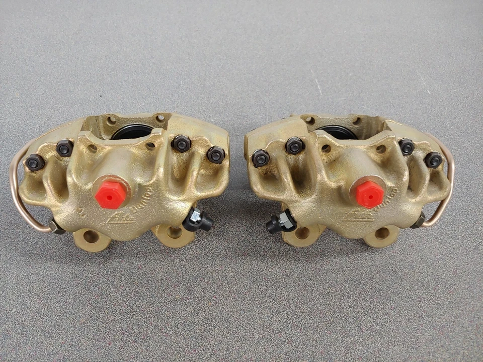 EXCELLENT PAIR OF RESTORED ORIGINAL PORSCHE 356C 356SC REAR BRAKE CALIPERS NLA 2 - Image 4 of 4
