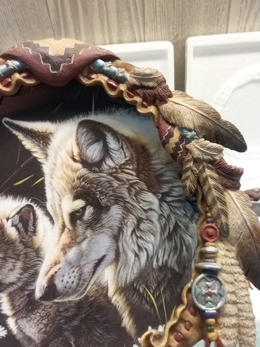 Autumn Summer Winter Majesty Protector of the Wolf Shields Hamilton Collection - Picture 7 of 23