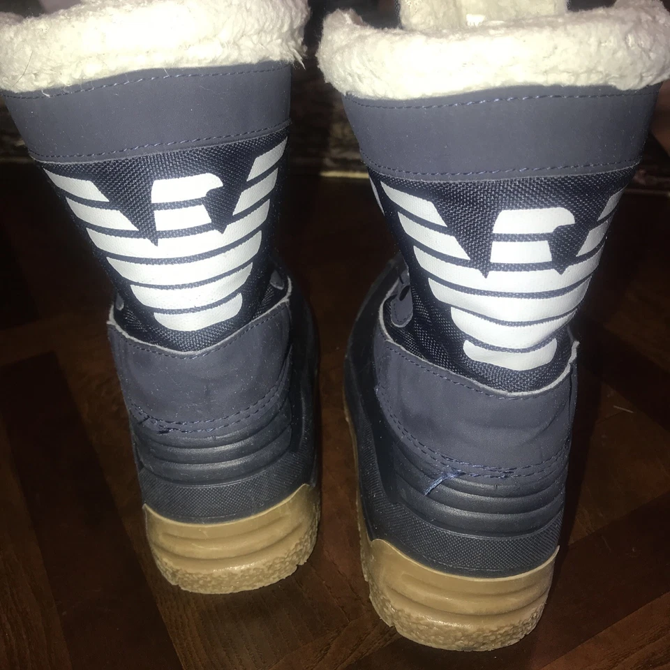 Botas de nieve aisladas Armani Junior UNISEX azul marino TALLA 31/32 EE. UU. TALLA 1-1,5 Foto 4 de 4