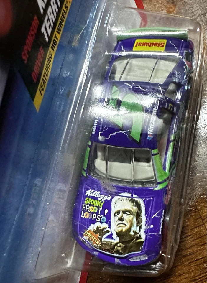 Hot Wheels Pro Racing 1997 1/64 Terry Labonte #5 Kellogg's Spooky Fruit Loops - Image 3 of 4