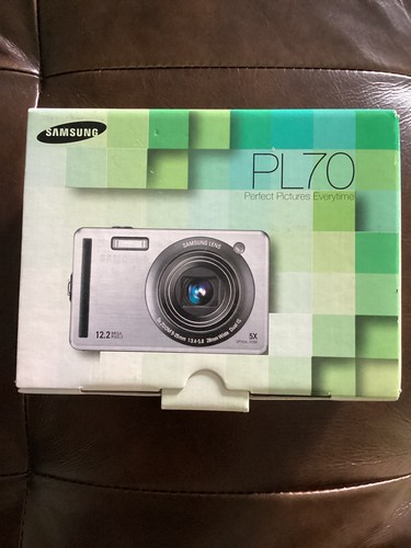 SAMSUNG PL70 RED 12MP Digital Compact Camera Mint- Boxed Superb - Picture 2 of 8