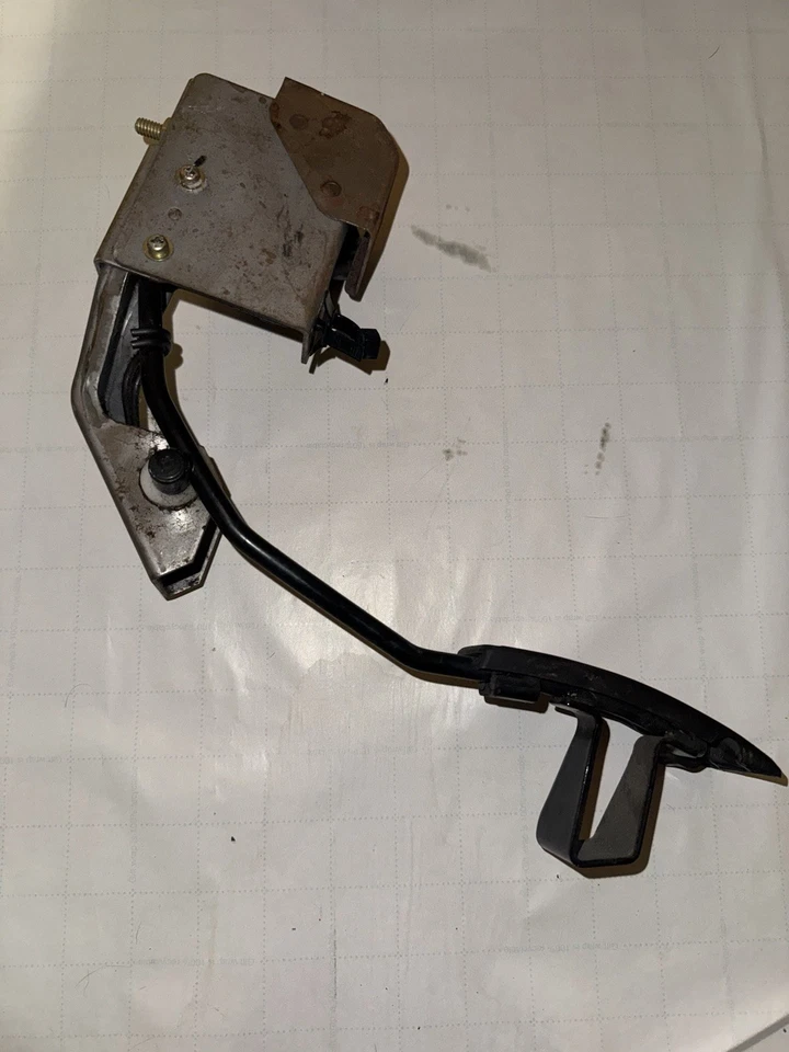 Pedal acelerador OEM 2003-2007 Infiniti G35 cupé Foto 4 de 4