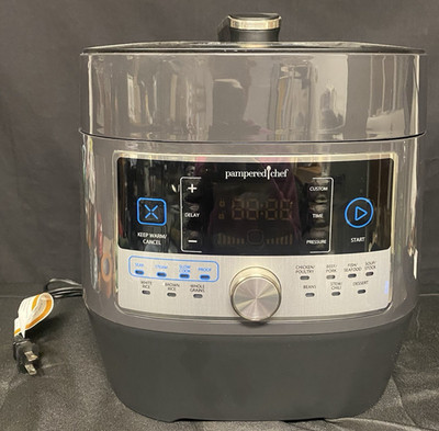 Pampered Chef Quick Cooker #100011 Pressure Cooker Unused  w/Lid