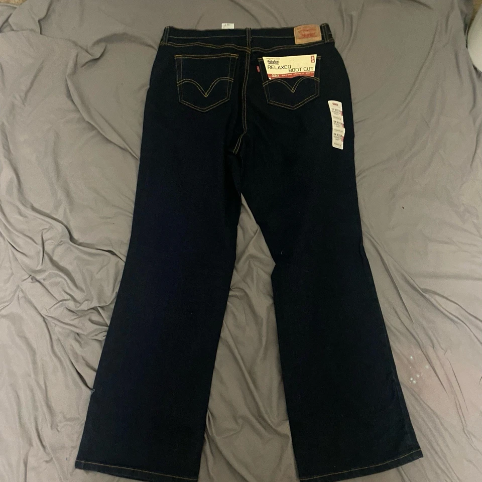 Levi’s Relaxed Boot Cut-550 Sits At Waist- Women’s 18W- Medium NWT Free Shipping - Image 4 of 4