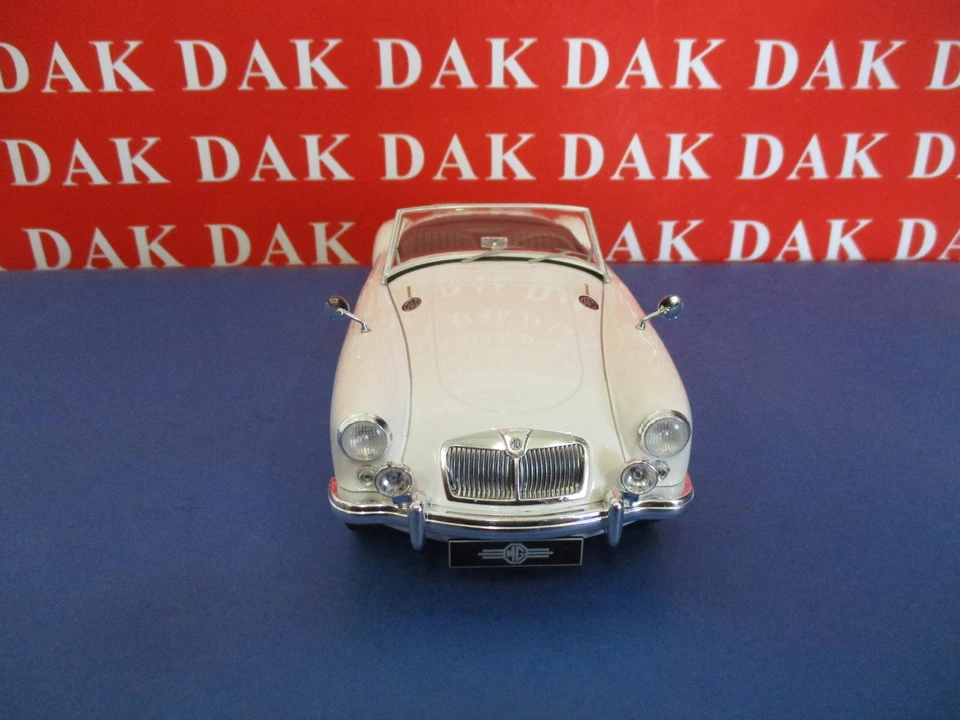 Die cast 1/18 Modellino Auto MG A MK.II A1600 Convertible 1961 by Triple9 - Immagine 3 di 4