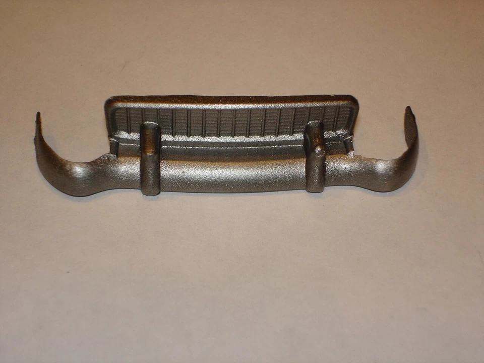 1955 PMC CHEVY REPRODUCTION SILVER GRAY FRONT BUMPER FOR TOY STORE FRICTIONS - Image 2 of 4