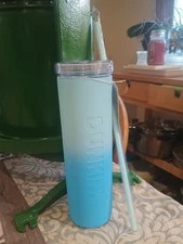 🌈 Dunkin’ 27 oz Rainbow Silicone Sipper Cup – Blue Ombre – New with Straw 