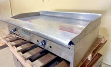 "AMERICAN RANGE" NATURAL GAS 48 IN WIDE COUNTER TOP GRIDDLE