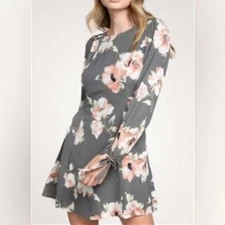 Everly Grey Floral Long sleeve Skater Sheath Dress Crew Neck Small