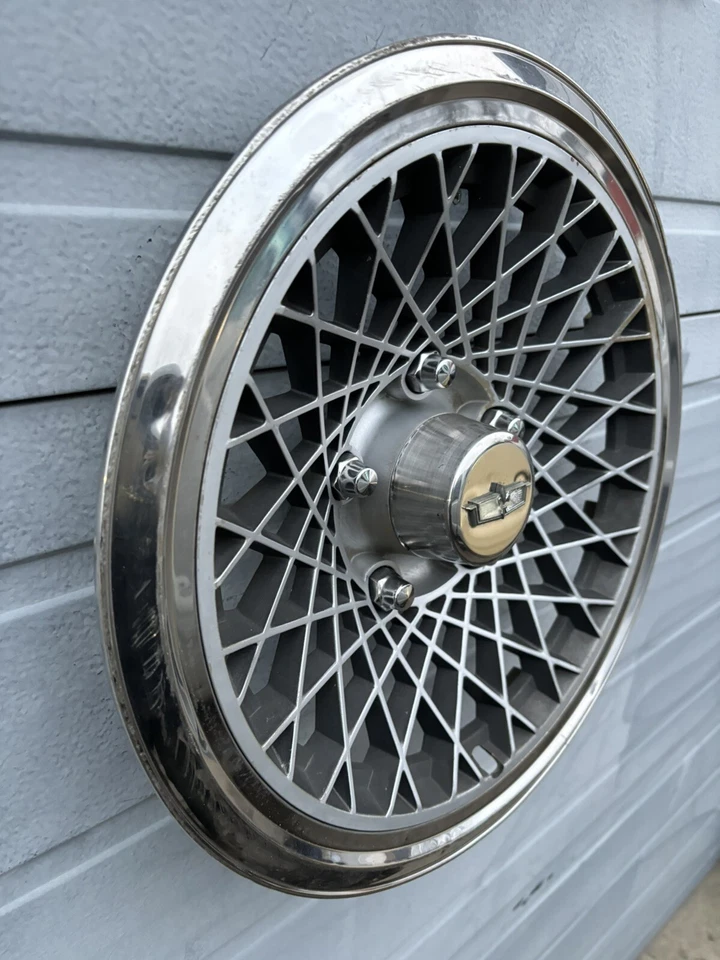 Chevrolet Caprice 1977-87 malla 15” tapacubos cubierta de rueda 2 puertas 4 puertas fabricante original usado 1 bonito Foto 3 de 4