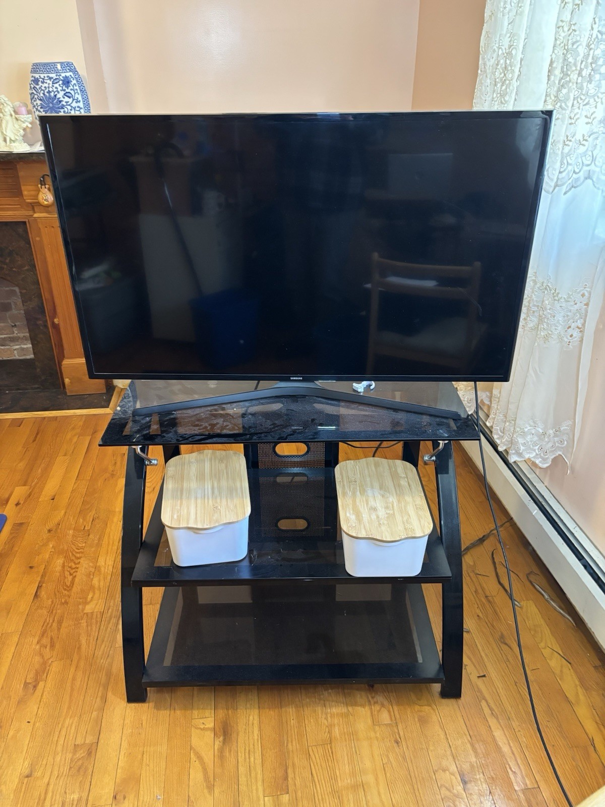 Used But World Perfectly. 48 Inch Samsung Flat Screen Tv With Stand