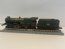 Graham Farish 370-150 Castle Class 4-6-0 7004 'Eastnor Castle' in BR green