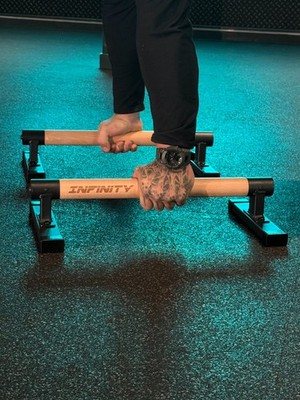 Lange Parallettes mit Holzgriffen für Callisthenics