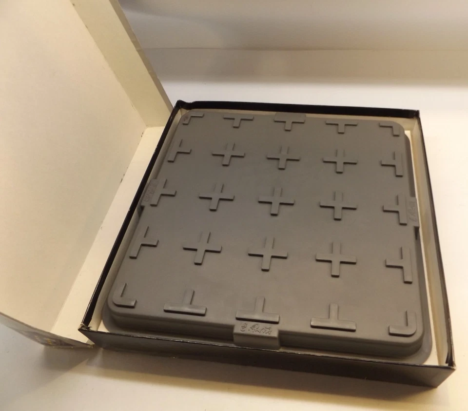 Vintage Rubik's Magic Strategy Game by Matchbox - 1987 Edition - Image 4 of 4