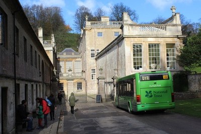 Foto 6x4 Shuttlebus am Dyrham House Der Bus fährt zwischen dem Dyrham House c2017