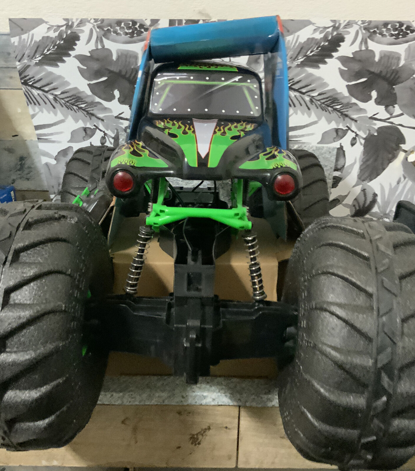 Monster Jam, Monster truck tout-terrain radiocommandée Mega Grave Digger  officiel, échelle 1:6 