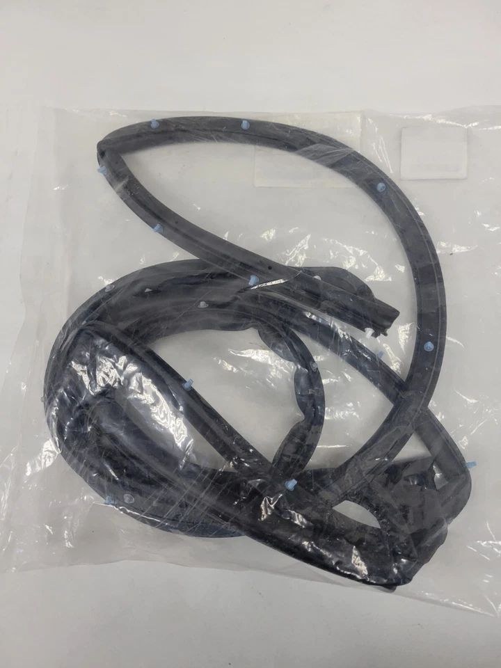 Mitsubishi Outlander ASX RT 2016-21 puerta delantera punta meteorológica fabricante de equipos originales Mitsubishi... Foto 2 de 4