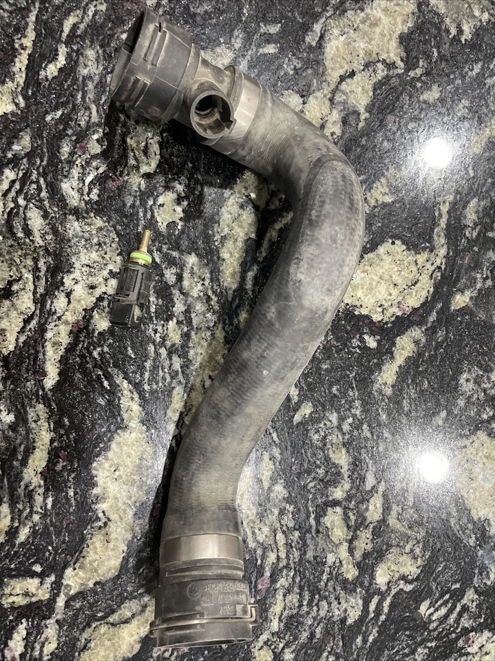 04 BMW 325ci E46 MONTAJE MANGUERA RADIADOR REFRIGERANTE INFERIOR FABRICANTE DE EQUIPOS ORIGINALES CON SENSOR DE TEMPERATURA Foto 2 de 4