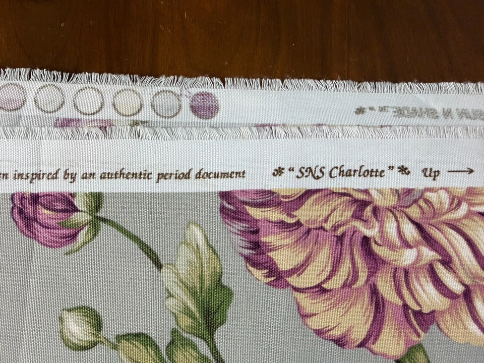 Tela colonial Williamsburg “SNS Charlotte” 2,5 yardas púrpura floral 54" de ancho Foto 4 de 4