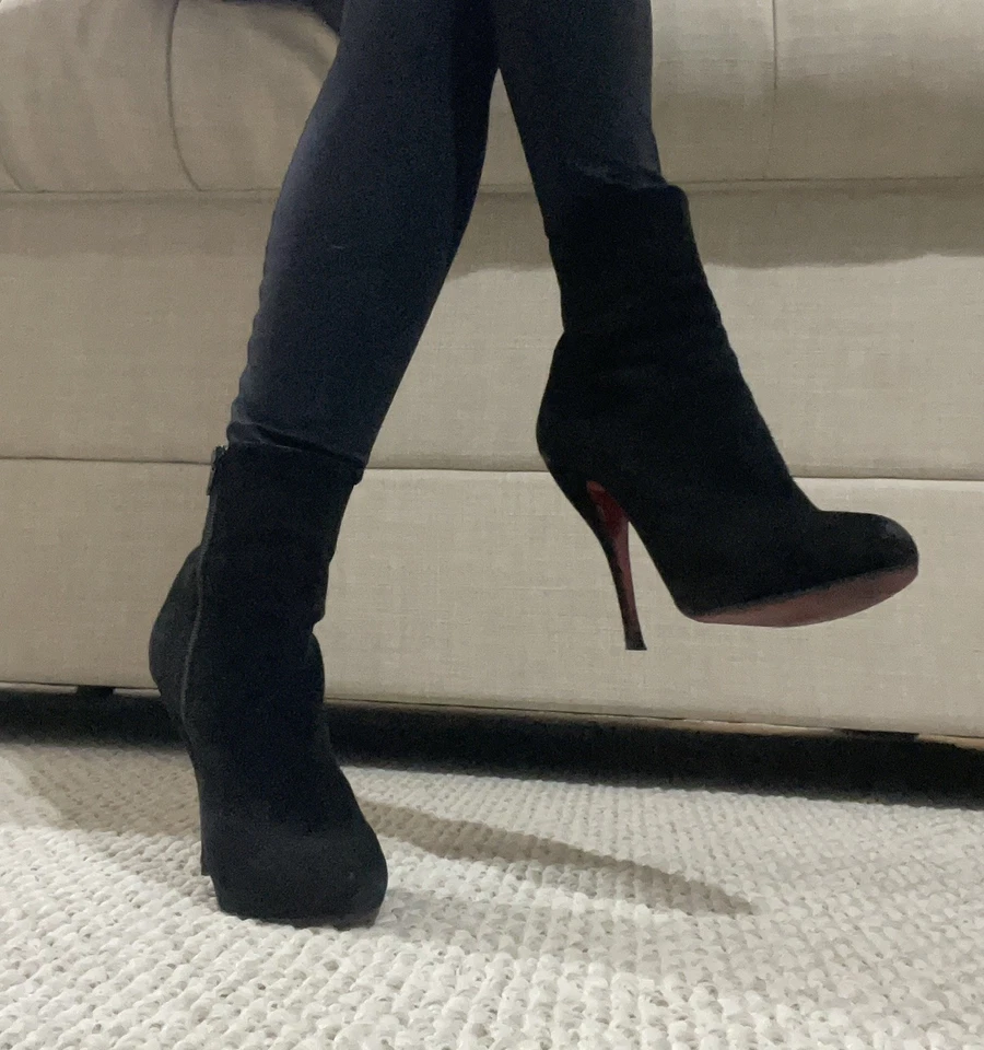 Botas de tornozelo Christian Louboutin camurça preta tamanho 38 - Imagem 4 de 4