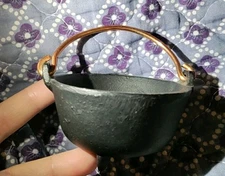 Vintage Santiq Inc Cast Iron Three Footed Cauldron Kettle Pot With Handle