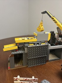 Lego City 4204 The Mine With 4 Minifigures 95% Complete With Box