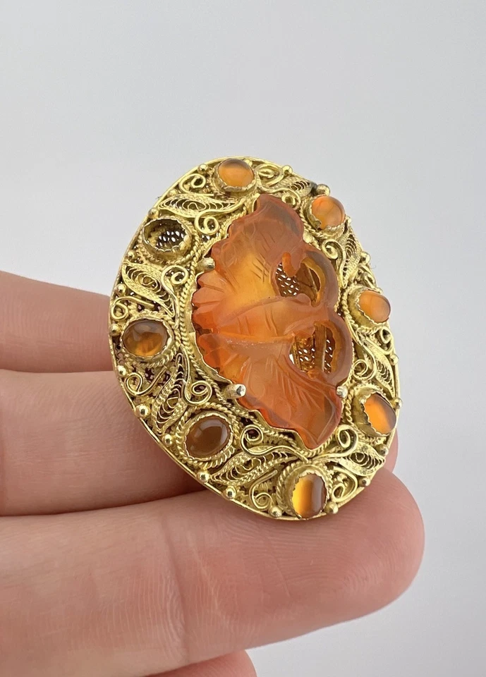 Antiguo anillo ovalado de murciélago cornalina tallada ornamentada de plata dorada de exportación china Foto 2 de 4