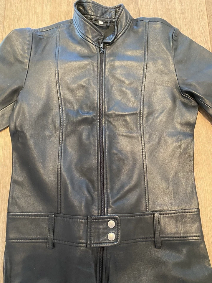 Traje de gato de cuero genuino para mujer Foto 4 de 4