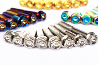 2 Bulloni In Titanio GR5 M6 X 10-50mm A Testa Concava Esagonale Con Flangia Per Moto